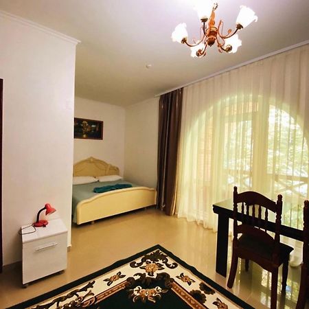Perlyna Podillyа Hotel Sataniv Buitenkant foto