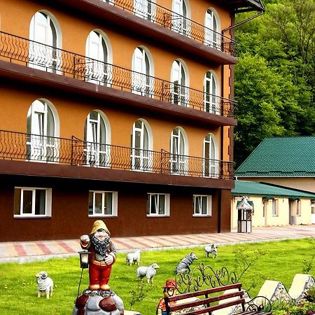 Perlyna Podillyа Hotel Sataniv Buitenkant foto