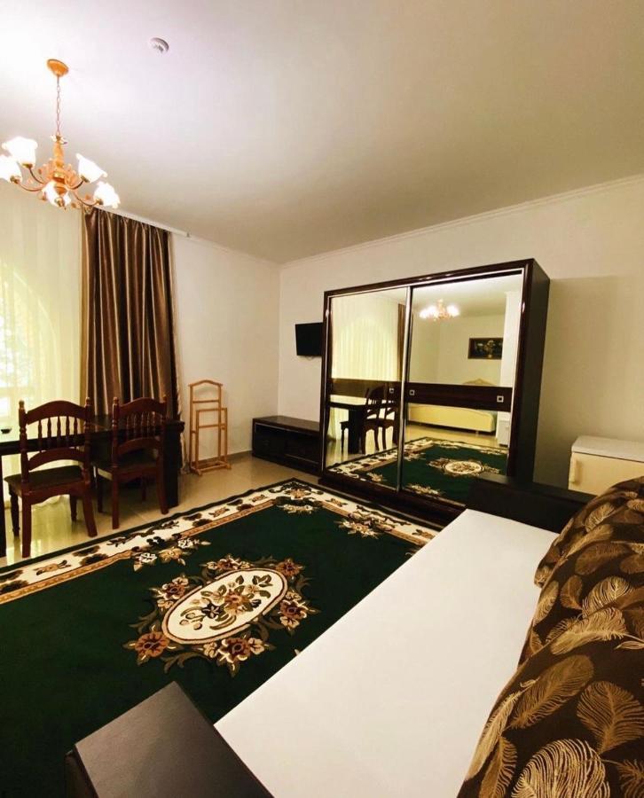 Perlyna Podillyа Hotel Sataniv Buitenkant foto