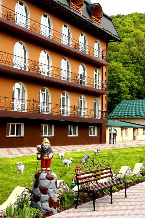 Perlyna Podillyа Hotel Sataniv Buitenkant foto