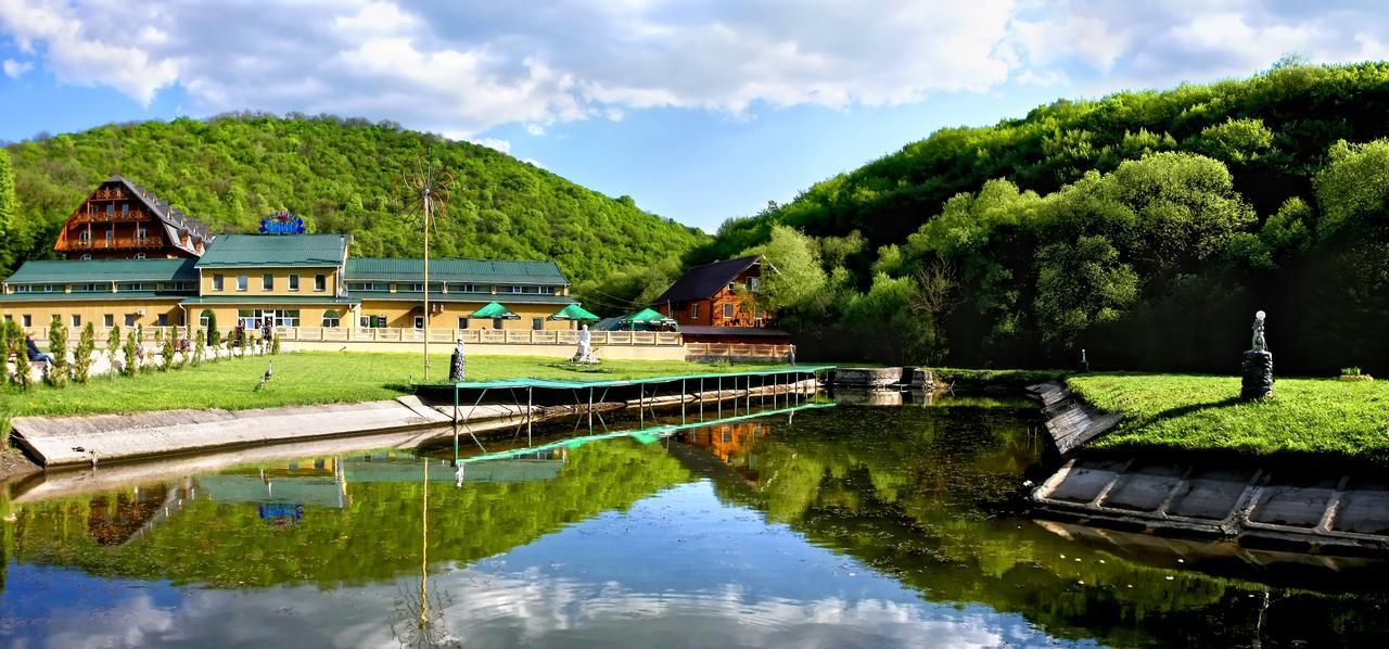 Perlyna Podillyа Hotel Sataniv Buitenkant foto