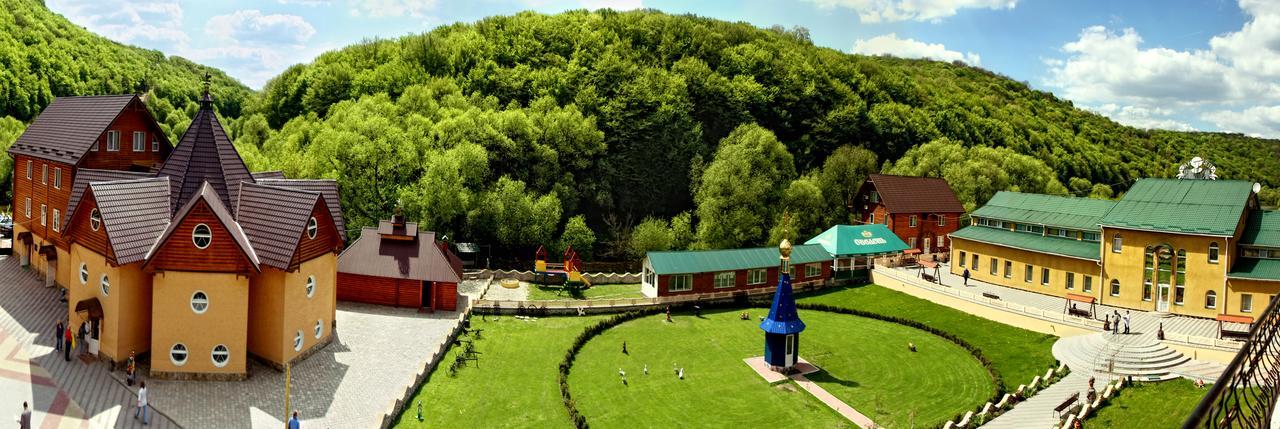 Perlyna Podillyа Hotel Sataniv Buitenkant foto
