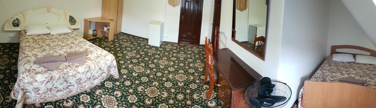 Perlyna Podillyа Hotel Sataniv Buitenkant foto