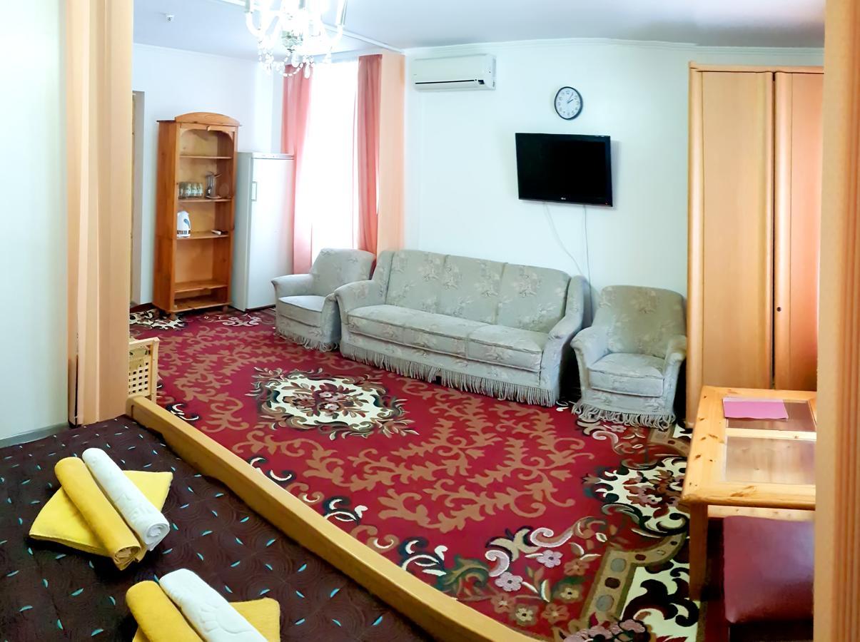 Perlyna Podillyа Hotel Sataniv Buitenkant foto