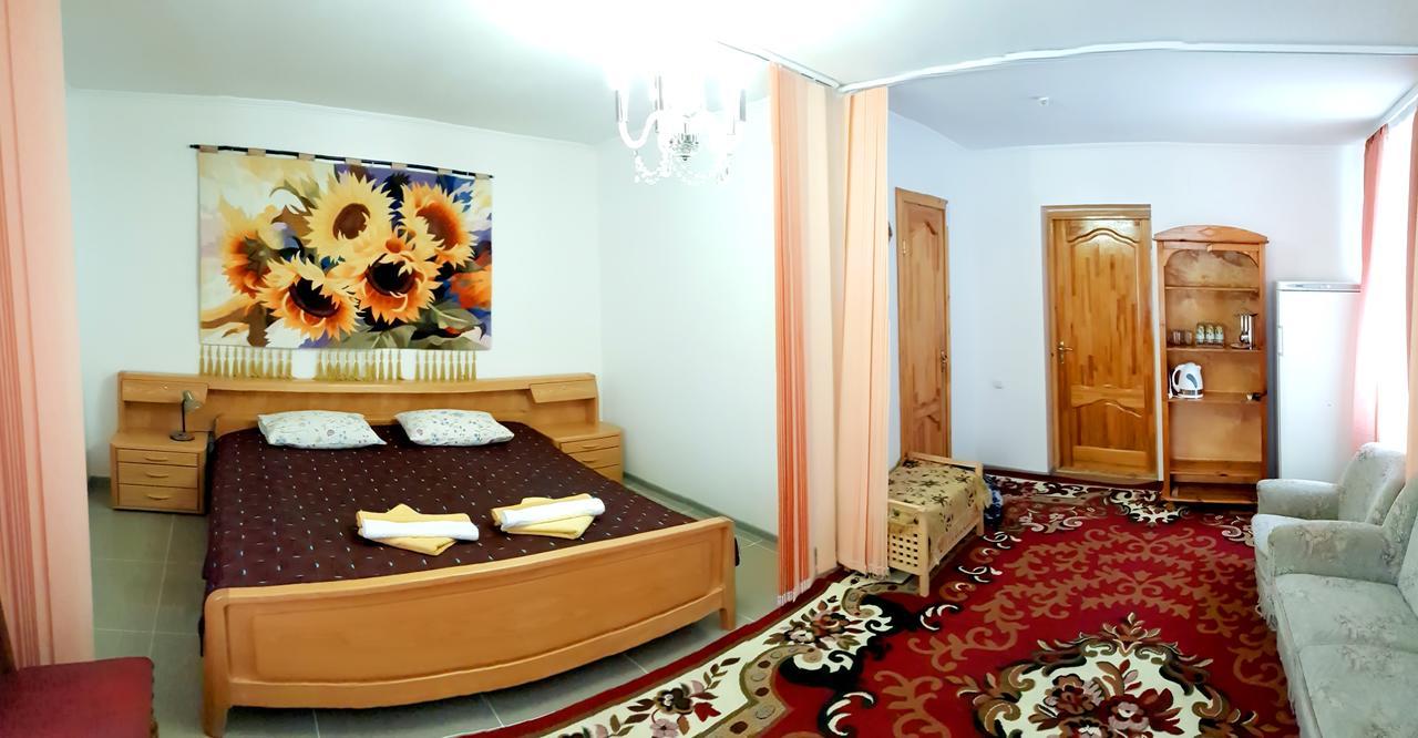 Perlyna Podillyа Hotel Sataniv Buitenkant foto