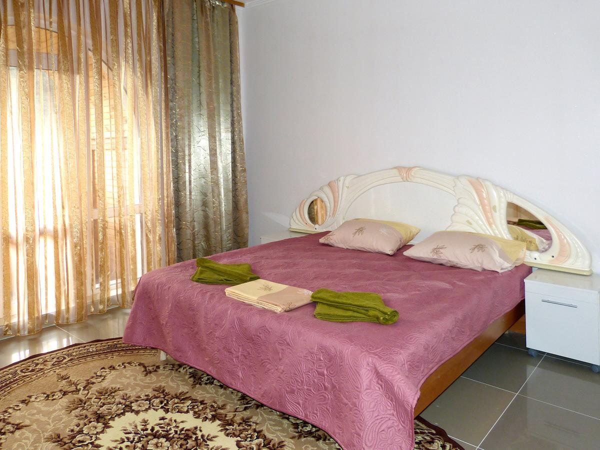 Perlyna Podillyа Hotel Sataniv Buitenkant foto