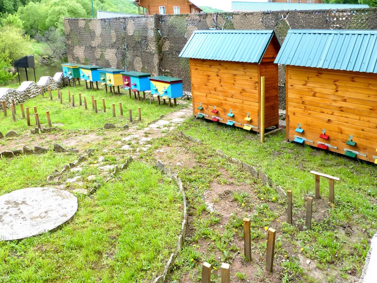 Perlyna Podillyа Hotel Sataniv Buitenkant foto