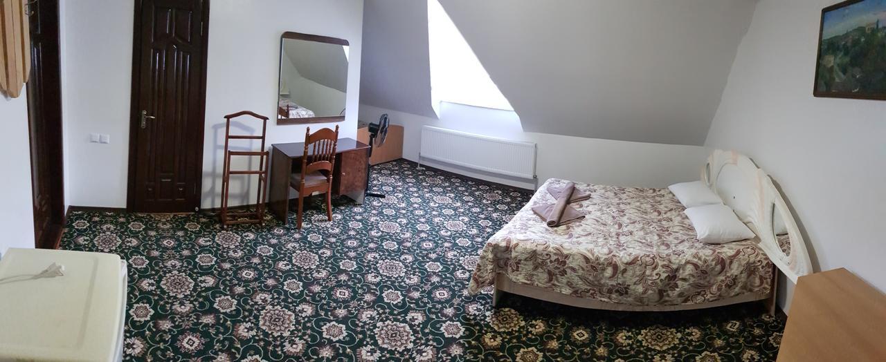Perlyna Podillyа Hotel Sataniv Buitenkant foto